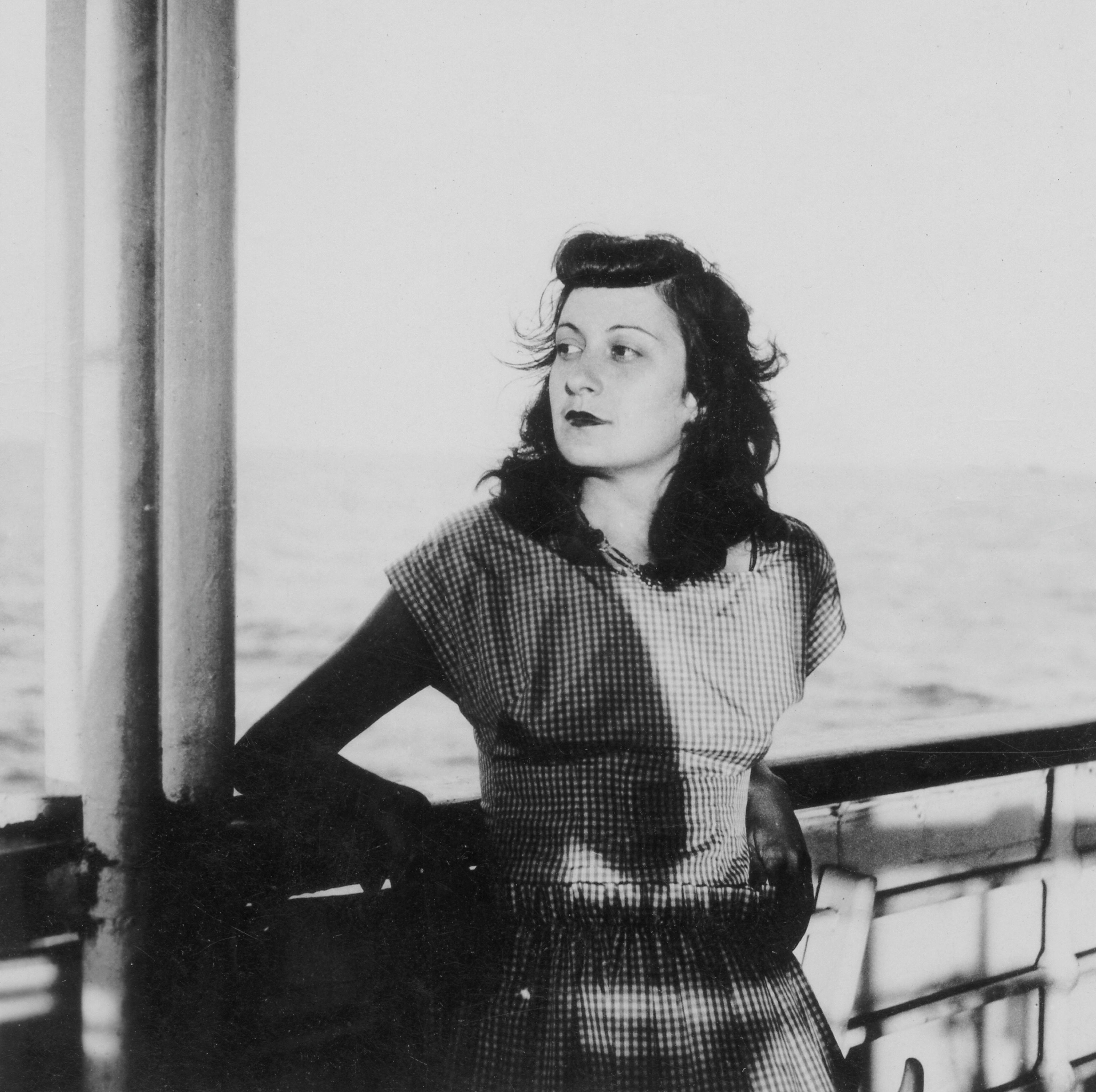 Lina Bo Bardi no navio Almirante Jaceguay, rumo ao Brasil, 1946