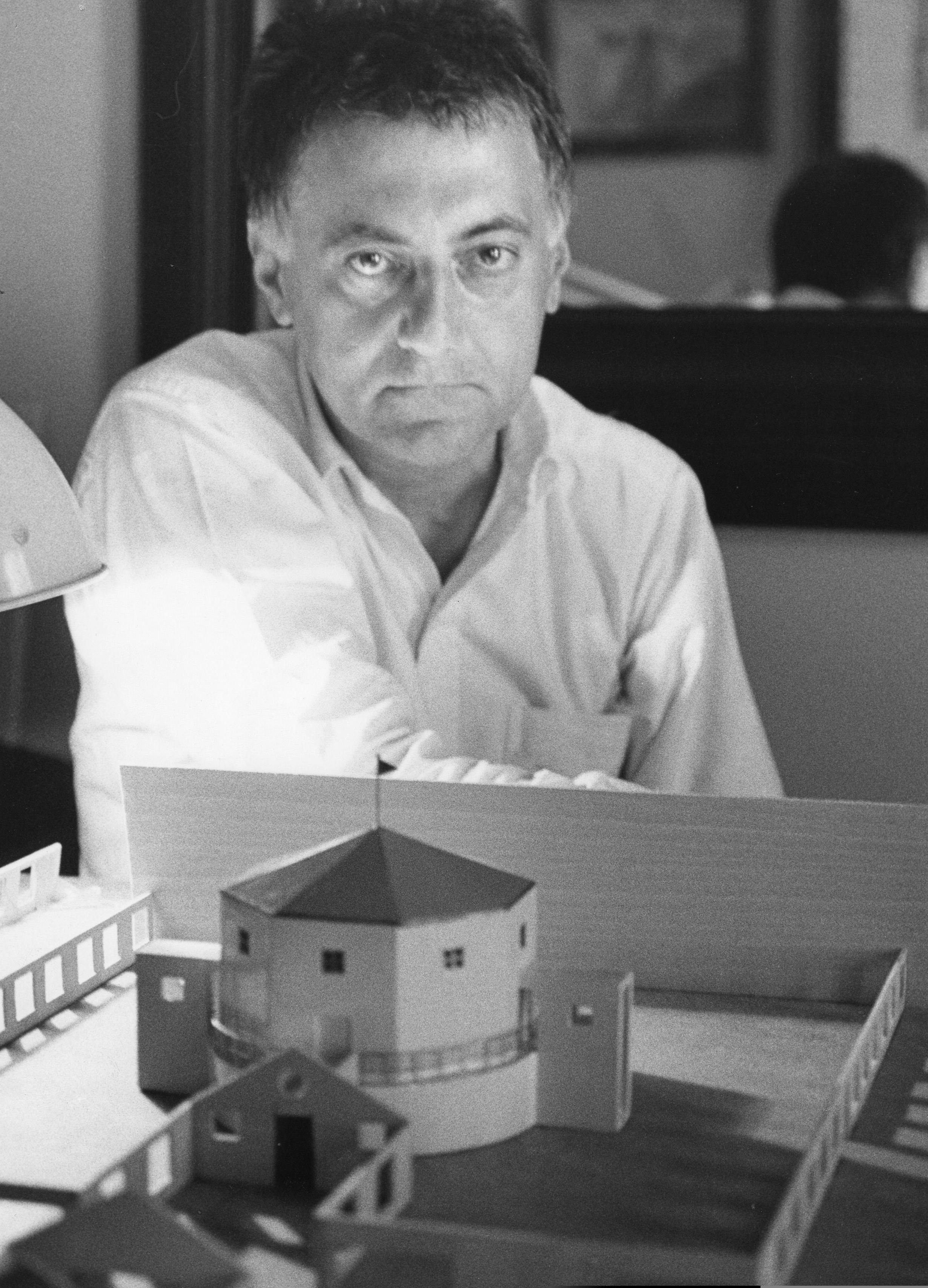 Aldo Rossi, ca. 1980, Ph. Aldo Ballo, Courtesy Fondazione Aldo Rossi